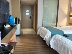 -雅斯特国际(广州白云火车站聚龙地铁站店)