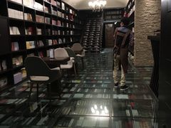 -钟书阁(松江泰晤士小镇店)