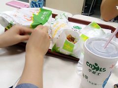 -华莱士·全鸡汉堡(湛江新华店)