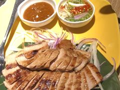 碳烤猪颈肉-瓦城泰国料理(芮欧百货店)