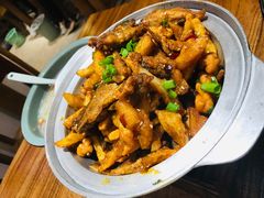 干锅酥鱼小薯条-东来菜馆•手抓海鲜家常菜•海鲜锅贴(鸽子窝店)