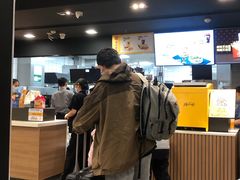 -麦当劳(上海虹桥站30B检票口楼上)