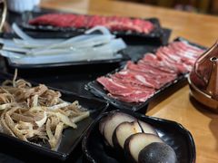 -果松木炭酸菜铜火锅·外婆参鸡汤