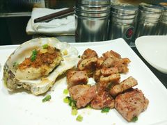 菲力牛排和蒜香生蚝-法式利昂铁板烧主题餐厅(唐山爱琴海店)