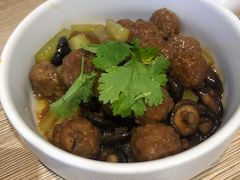山野珍珠菇烩肉圆-小雅木姜子烤鸡·贵州菜(鸿通城店)