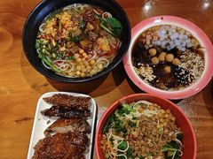 -爆炸头阿姨小四川正宗川味小吃(无任何分店)