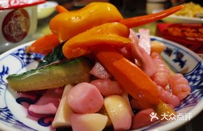 Pickled Pepper Beef Noodles with Seaweed Soup and Assorted Side Dishes