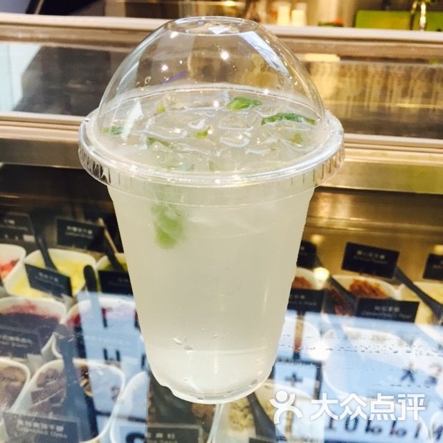 接骨木花气泡水