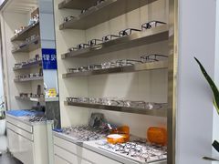 -视野联行眼镜•蔡司•依视路(温江店)