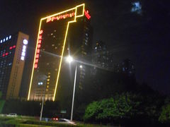 夜景-杭州滨江宝龙城华美达酒店