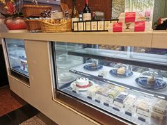 面包甜点陈列柜-银星皇冠假日酒店美食阁