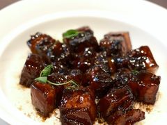 黑松露酱烧肉配泰国米饭-九福楼大酒店