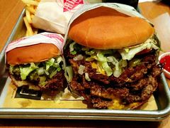 欧美的三重奏-FATBURGER 特富客汉堡(外交公寓店)