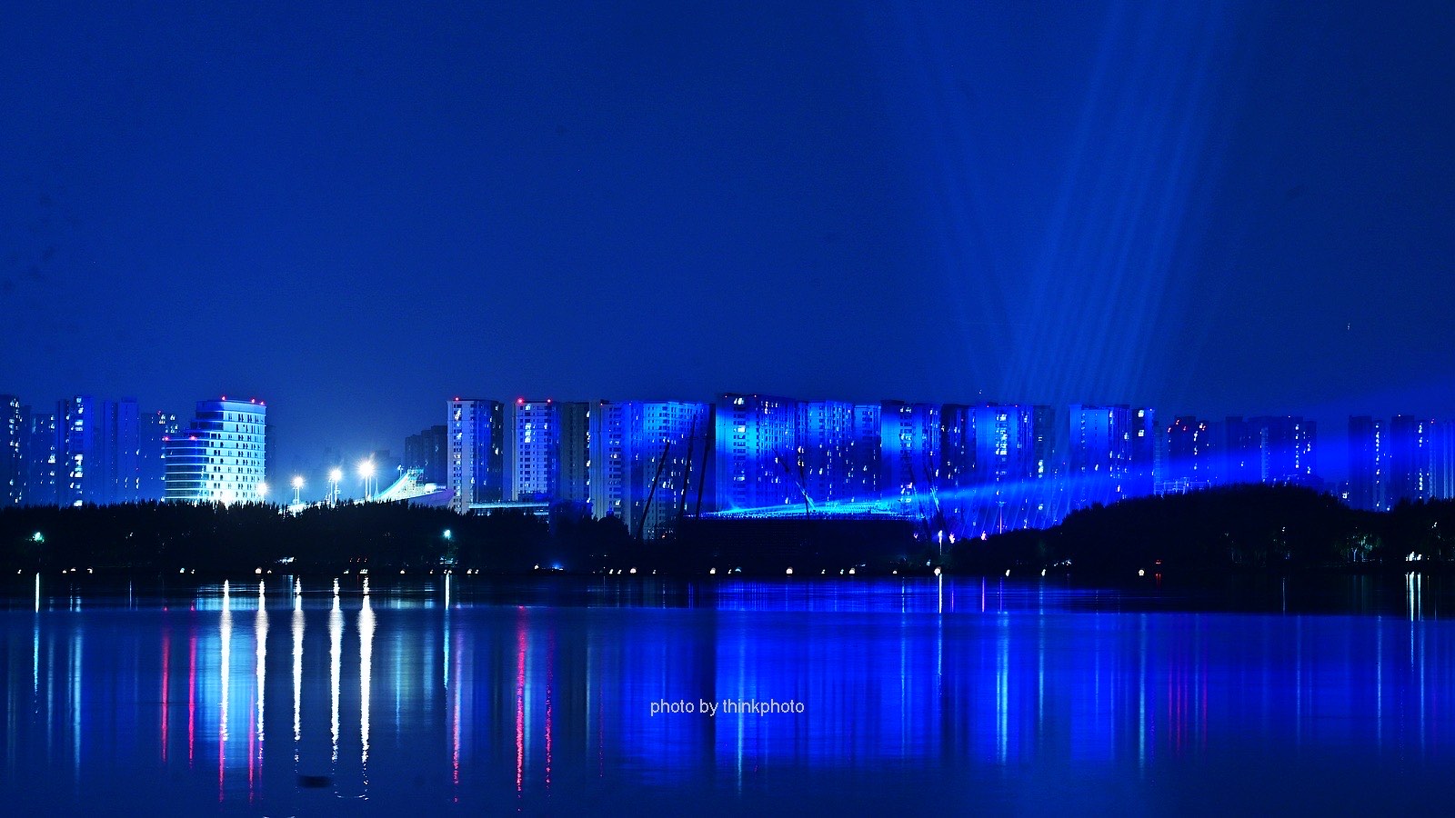 沈阳丁香湖夜景图片