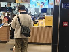 -麦当劳(上海虹桥站30B检票口楼上)