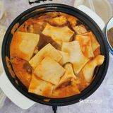 千页豆腐，冻豆腐，海带丝，还有各色的火锅面，配上囊