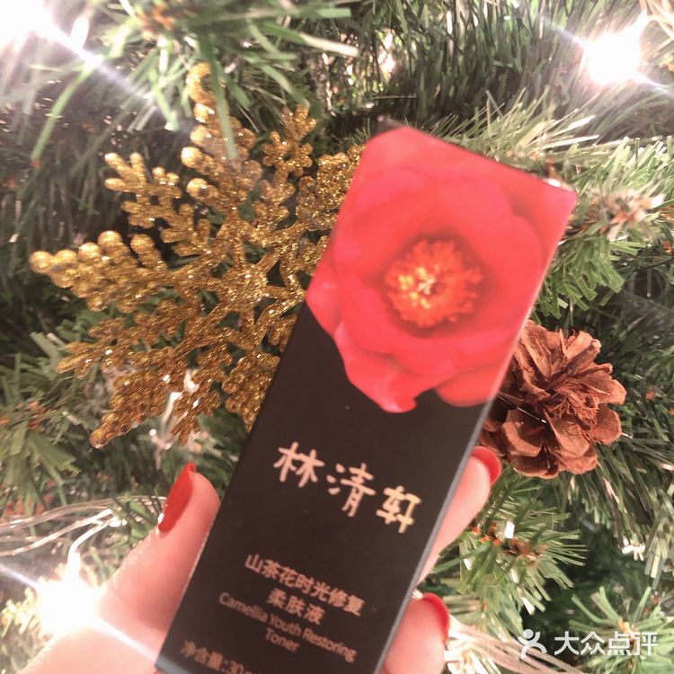 灯光下细看好像有微微的细闪