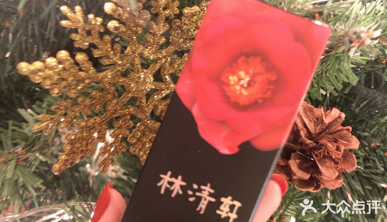 灯光下细看好像有微微的细闪