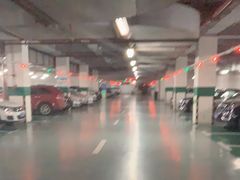 -奥特莱斯停车场