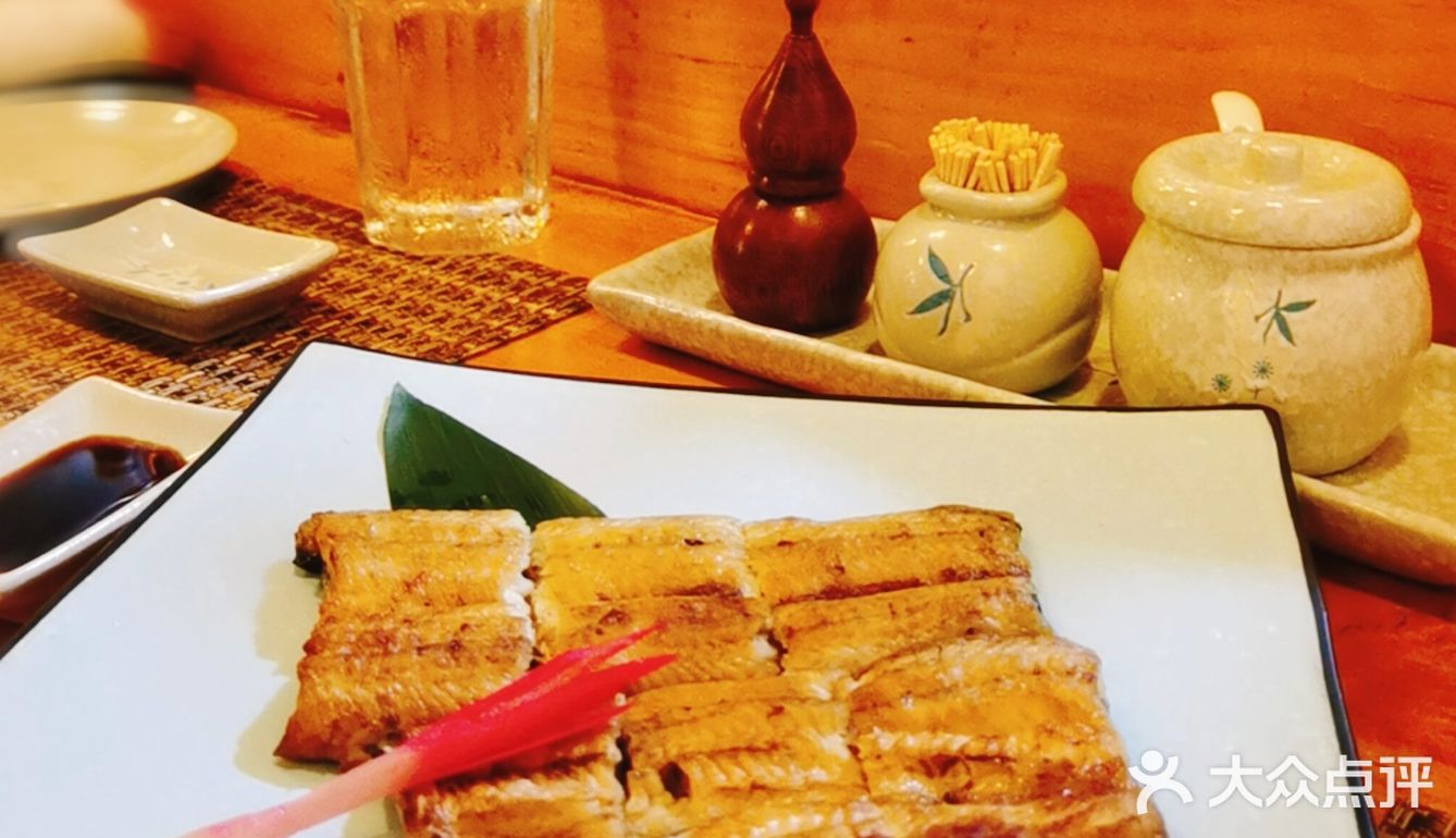 活鳗现做现烤，好味才值得等待