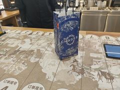 -霸王茶姬(云杉奥莱店)