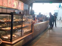 面包甜点陈列柜-星巴克(深圳北站B5检票口)