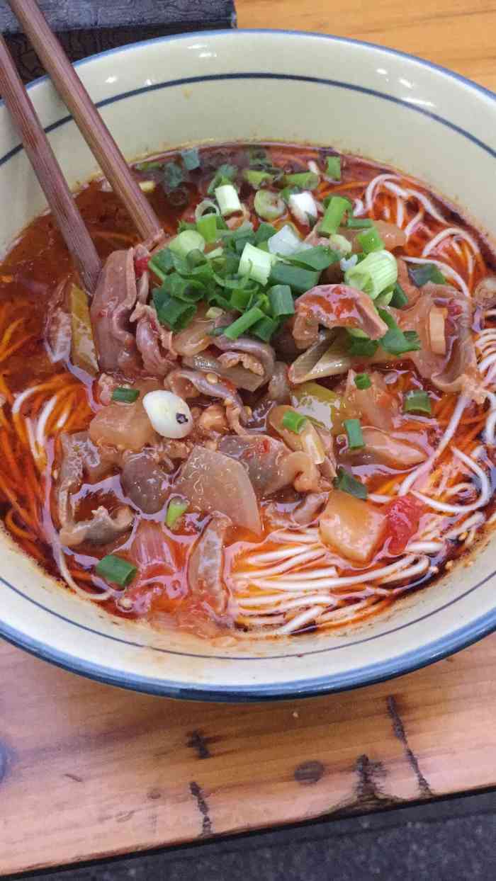 万州大碗牛肉面-"跟着杭胖娃逛吃逛吃逛吃 一个没有感情的.