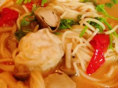 泰式冬阴功虾肉云吞面-莫多多餐厅