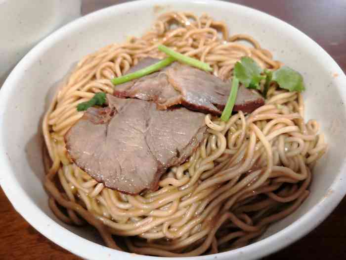 圆门干面馆(榕江路店)-"[薄荷]环境:进门可以看见几张桌椅,楼上.