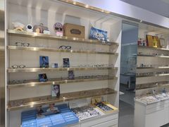 -视野联行眼镜•蔡司•依视路(温江店)