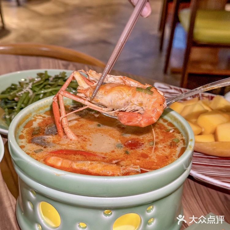 前滩太古里的这家泰国菜，氛围感太顶了 傍晚的前滩