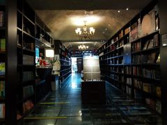 -钟书阁(松江泰晤士小镇店)