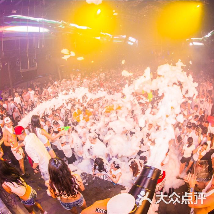 space-club-l86969l9l9l上传的图片