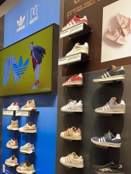 -adidas(德基广场店)