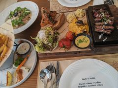 -Mark&Mars Restaurant