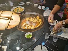 -鱼窝棚柴火铁锅炖(富山屯店)