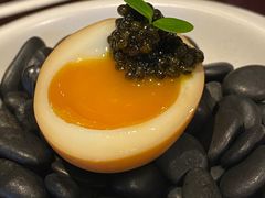 鲟龙鱼籽糖心熏蛋-杭州西子湖四季酒店·金沙厅
