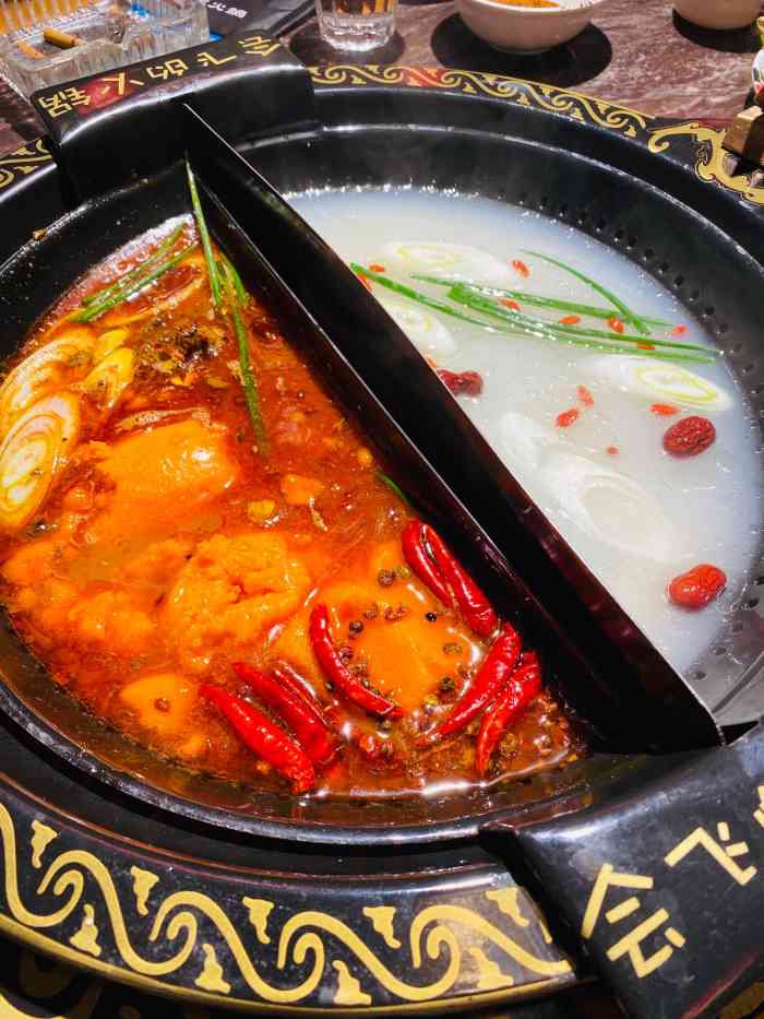 两江龙火锅店-"就在大全肥牛90的斜对面,两家是一家店的.