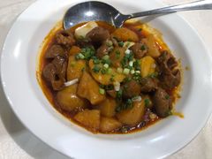 土豆烧肥肠-红杏酒家·地道川菜(一品天下店)