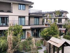 -田园东方蜜桃村的田野营地