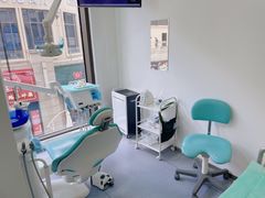 -岳辰齿科(浦东长泰店)