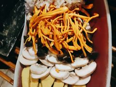 -老牌坊云南鱼豆花火锅(哈西万达店)