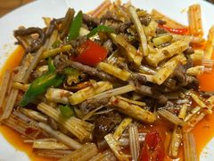 -大众跷脚牛肉馆·非遗传承单位(峨眉山店)