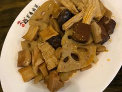 -老鼎万春卤菜(鹭湖宫8区店)