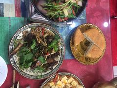 -乡土特色.冷锅鱼.牦牛肉汤锅