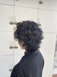 -镁连社·美联社