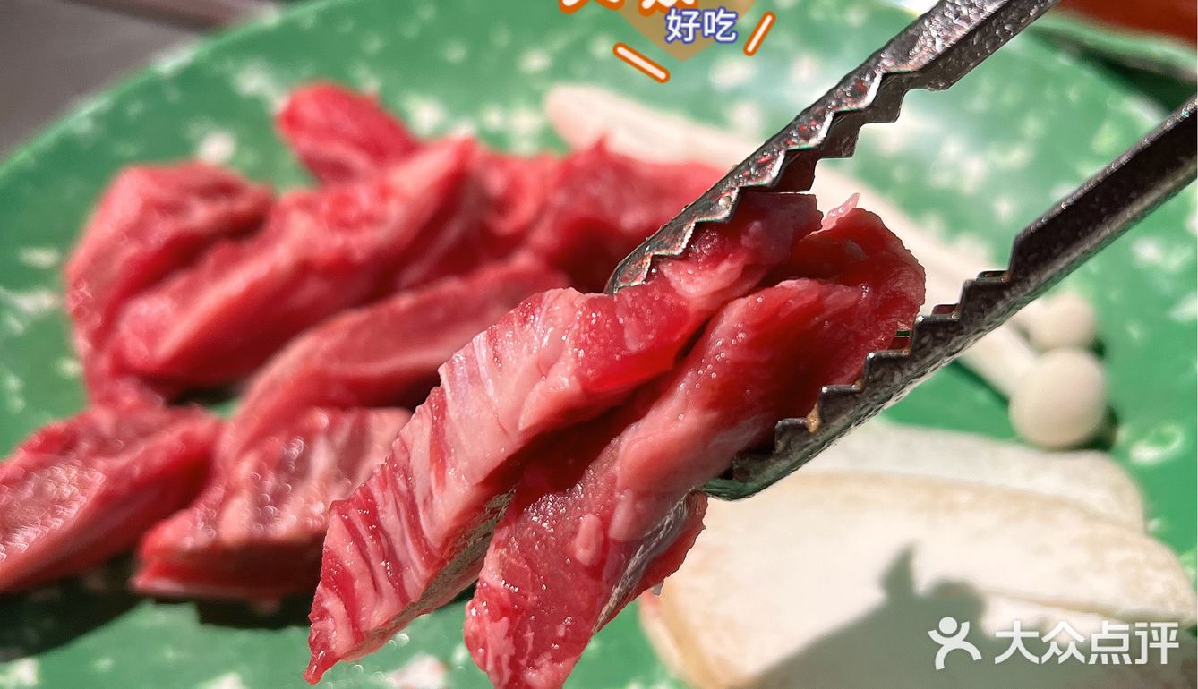 论魔都韩国烧肉店有多内卷❓OMG！30cm长的厚切熟成五花肉