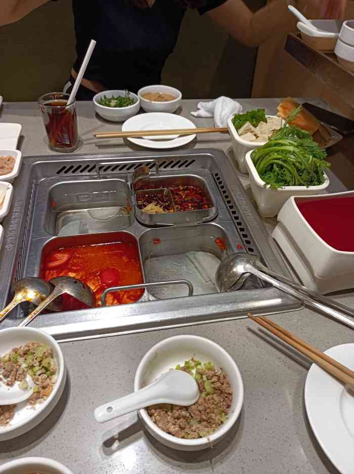 海底捞火锅(常营华联店)-"[薄荷]环境:位于常营华联店三层,对面.