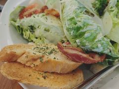 -Chom Cafe and Restaurant