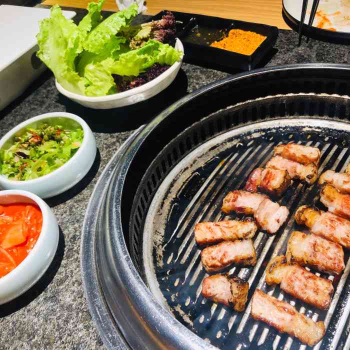 厚道本味烤肉-"凉菜全部满分.有人给烤更加分.五花肉,熏.